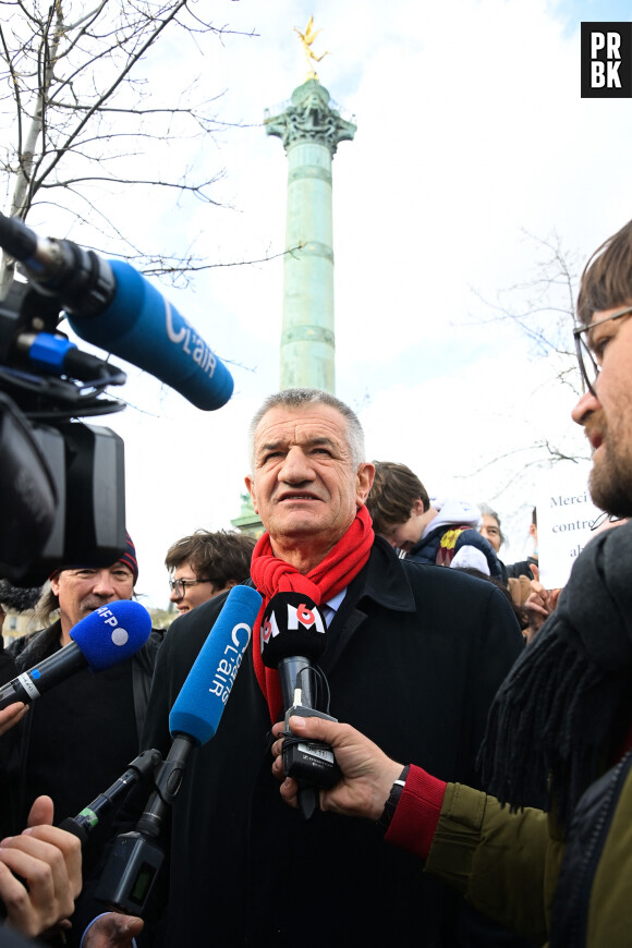 Jean Lassalle, candidat du parti "Résistons !" à l'élection présidentielle 2022, lors d'un rassemblement sur la place de la Bastille à Paris, France, le 7 avril 2022. © Federico Pestellini/Panoramic/Bestimage 