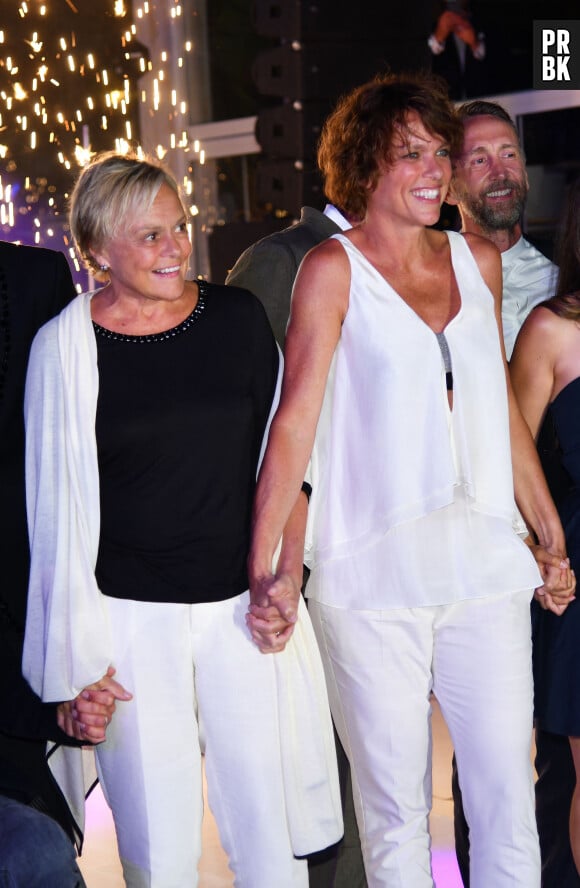 Muriel Robin et sa femme Anne Le Nen au 9ème gala étoilé Patrick Mouratoglou (coach légendaire de S. Williams) au profit de la Fondation Champ'seed à la Mouratoglou Academy afin de soutenir les jeunes espoirs du tennis mondial à Biot le 18 juin 2023.