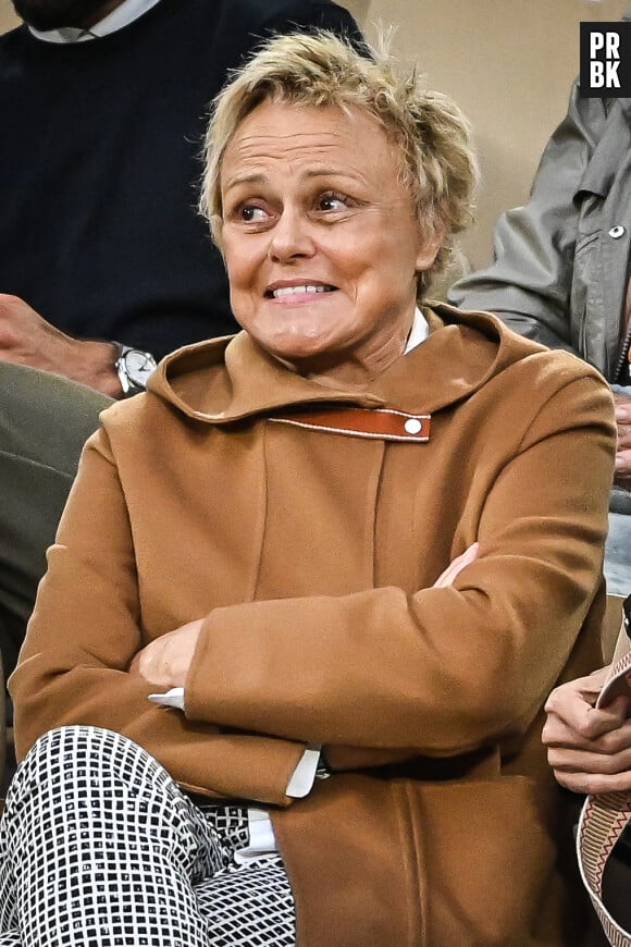 Muriel Robin en tribune lors des internationaux de France Roland Garros à Paris, France, le 25 mai 2022. © Matthieu Mirville/Zuma Press/Bestimage