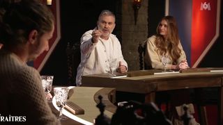 "Il est complètement fou" : un candidat des Traîtres pète les plombs, Caroline Margeridon et les internautes hallucinent