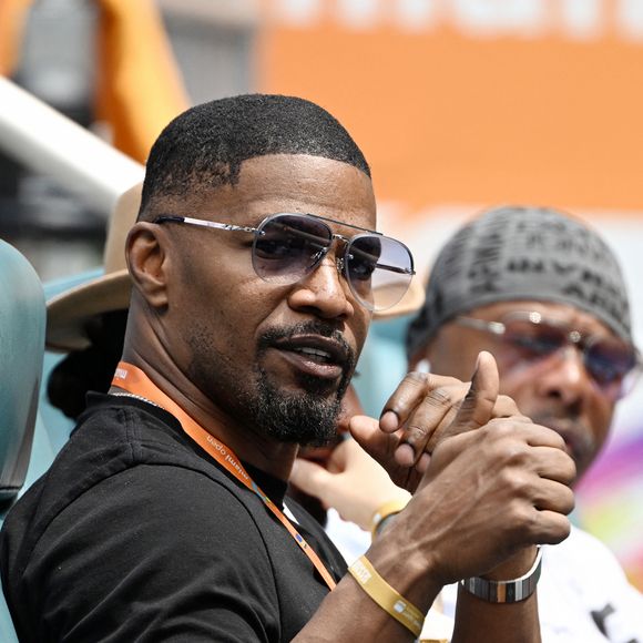 Jamie Foxx assiste au match "Medvedev - Eubanks" lors de l'Open de Miami 2023, le 30 mars 2023.  Jamie Foxx seen watching Daniil Medvedev Vs Christopher Eubanks during the Mens Quarter Finals at the 2023 Miami Open held at at Hard Rock Stadium on March 30, 2023 in Miami. 