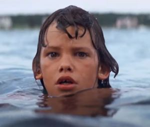 La bande-annonce du film Les Dents de la mer / Steven Spielberg a été recalé pour la suite avec son idée d'en faire un film de guerre
