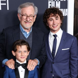 Mateo Zoryna Francis-DeFord, Steven Spielberg, Gabriel LaBelle - Projection du film "The Fabelmans" lors de la cérémonie de clôture du festival AFI à Los Angeles, le 6 novembre 2022.
