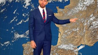 "Il peut m'annoncer de la pluie tout l'été si il veut" : le nouveau présentateur météo de TF1 rend dingue les internautes