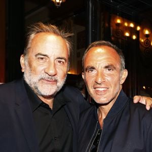 Antoine Duléry, Nikos Aliagas - Soirée "L’Art de Vivre Paris" au Deux Magots à Paris le 26 juin 2023. © Marc Ausset-Lacroix/Bestimage