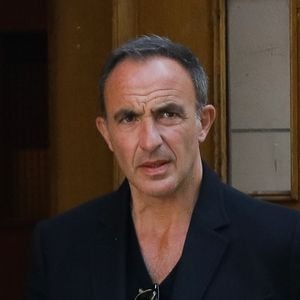 Semi-Exclusif - Nikos Aliagas - Sorties des obsèques de Laurent Vimont (PDG de Century 21) en l'église Notre-Dame de Grâce de Passy à Paris. Le 23 mars 2022