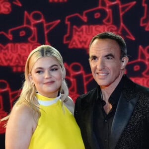 Louane Emera, Nikos Aliagas lors de la 23ème édition des NRJ Music Awards 2021 au Palais des Festivals de Cannes, le 20 novembre 2021. 