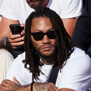 Mais il ne semble pas faire l'unanimité. 
Derrick Rose - Personnalités dans les tribunes lors des internationaux de tennis de Roland Garros le 29 mai 2023. © Moreau / Jacovides / Bestimage