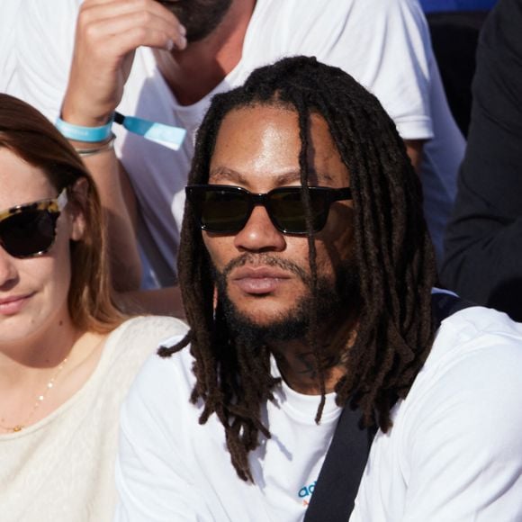 Derrick Rose - Personnalités dans les tribunes lors des internationaux de tennis de Roland Garros le 29 mai 2023. © Moreau / Jacovides / Bestimage