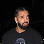 Cette star de NBA s'ennuie comme jamais au concert de Drake : il se fait griller en pleine partie d'échecs sur son téléphone