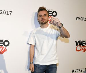 Des messages accusant la vidéaste d'avoir "niqué" la course, et qui ont indigné une autre personnalité bien connue : Squeezie.  