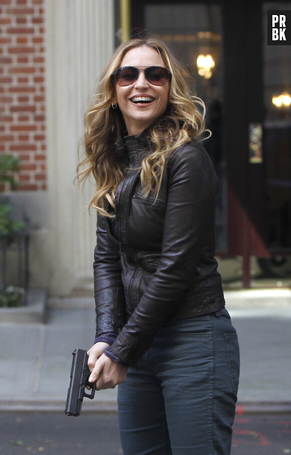 158737, Drea De Matteo films action scenes for the second season of the hit TV series ' Shades of Blue' in 5th Avenue near Central Park. New York City, New York - Wednesday October 26, 2016. Photograph: © JP, /PCN/ABACAPRESS.COM 