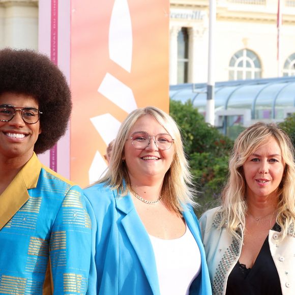 Natoo (Nathalie Odzierejko - natoogram), Gwendal Miramoutou, Lola Dubini, Enora Malagré et son compagnon Hugo Vitrani - Les célébrités arrivent à la cérémonie d'ouverture du 49ème Festival du Cinema Americain de Deauville, France, le 1er septembre 2023. © Denis Guignebourg/Bestimage 