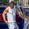 Los Feliz, CA - EXCLUSIVE - "The Bear" Jeremy Allen White puts his bulging biceps on display during a lunch outing with some friends at All Time restaurant in Los Feliz. Pictured: Jeremy Allen White 