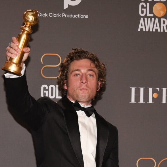 Jeremy Allen White (Golden Globe du meilleur acteur dans une série télévisée musicale pour "The Bear") dans la press-room de la 80ème cérémonie des Golden Globe, au "Beverly Hilton" à Los Angeles, le 10 janvier 2023.  Celebrities in the press-room of the 80th Golden Globe ceremony held at "The Beverly Hilton" in Los Angeles, January 10th, 2023. 