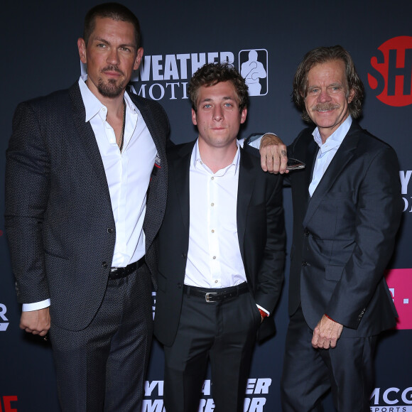 Steve Howey, Jeremy Allen White, William H. Macy - Les célébrités arrivent au T-Mobile Arena pour assister au combat de boxe qui oppose Floyd Mayweather et Conor McGregor à Las Vegas le 26 aout 2017. © Mjt/AdMedia via ZUMA Wire / Bestimage 