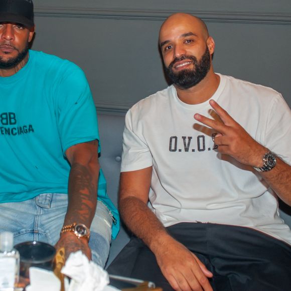 Exclusif - Booba et Chamo lors de la soirée « Come Chill with Booba » au bar Le Tube à Dubaï le 21 octobre 2021. © Nicolas Briquet / Bestimage