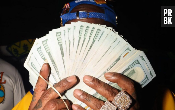 Rick Ross a dépensé pas moins de 100 millions de dollars en seulement 6 mois, et il est un très bon exemple du rappeur qui s'est faire fructifier son argent.