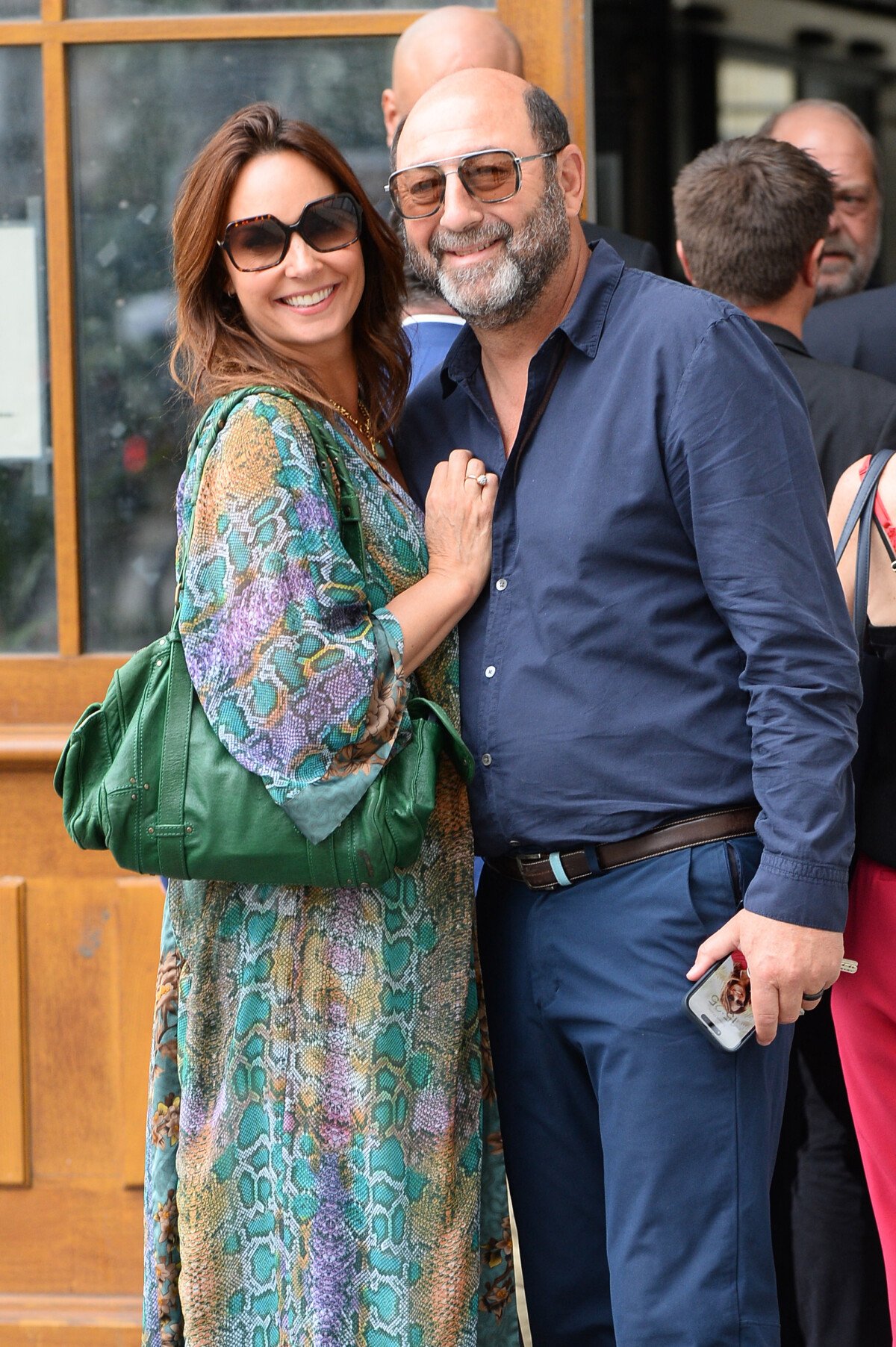 Photo : Julia Vignali et son mari Kad Merad - Mariage de Claude Lelouch à la mairie du 18ème à Paris. Le 17 juin 2023 - PureBreak