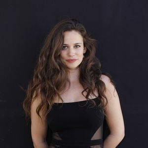 Lucie Lucas - Photocall avec les acteurs de la série "Cannes Confidential" lors du festival Canneseries saison 6 au palais des festivals à Cannes le 16 avril 2023. © Denis Guignebourg / Bestimage