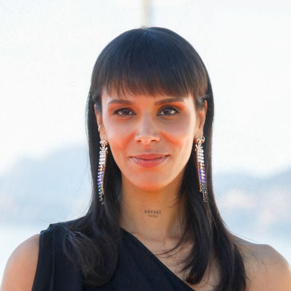 Shy'm (Tamara Marthe) au photocall de la série "Cannes confidential" lors de la 5ème saison du festival International des Séries "Canneseries" à Cannes le 5 avril 2022. © Denis Guignebourg / Bestimage