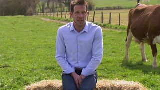 L'amour est dans le pré 2023 : Julien embrasse un prétendant et vire l'autre violemment... Il ne lui dit même pas au revoir (spoiler)