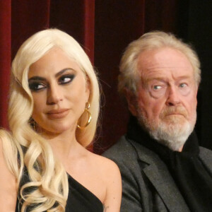 Lady Gaga et Ridley Scott à la première du film "House of Gucci" à New York. Le 15 novembre 2021 © Julia Mineeva-TheNEWS2 / Zuma Press / Bestimage  November 15, 2021, New York, USA: (NEW) Lady Gaga Stuns Manhattan at Premiere of ''House of Gucci''. Nov 17, 2021, Manhattan, NY, USA: Sporting intensely red lips and wearing Armani Prive and Tiffany & Co, Lady Gaga was out-on-the-town in Manhattan, with the _''Wow Factor''_impacting everyone who caught a glimpse of the legend: fans, fellow stars like Al Pacino, and other celebrities. As is inevitably the case whenever and wherever the megastar Lady Gaga emerges into the public scene, everyone caught in her midst came away transformed. (Credit Image: © Julia Mineeva/TheNEWS2 via ZUMA Press Wire) 