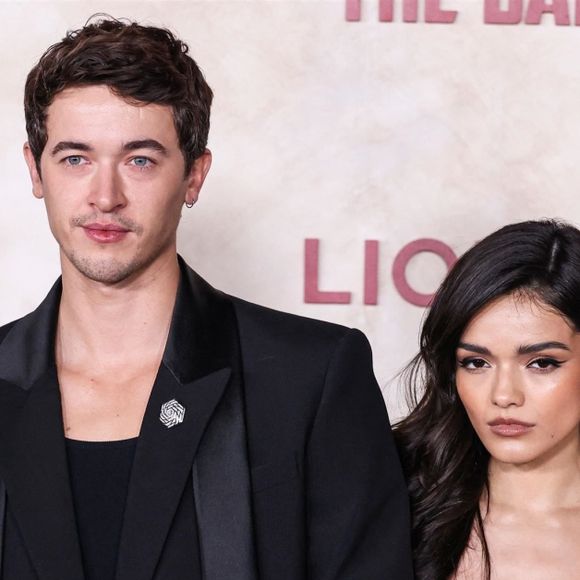 Hunter Schafer, Tom Blyth, Rachel Zegler, Josh Andres Rivera à la première Lionsgate Films du film "Hunger Games: la Ballade du serpent et de l'oiseau chanteur" au TCL Chinese Theatre IMAX à Hollywood, Los Angeles, Californie, Etats-Unis, le 13 novembre 2023.  The Hunger Games: The Ballad of Songbirds and Snakes" premiere held at the TCL Chinese Theatre in Hollywood, California. 