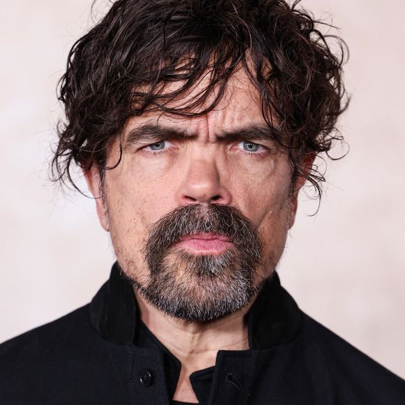 Peter Dinklage à la première Lionsgate Films du film "Hunger Games: la Ballade du serpent et de l'oiseau chanteur" au TCL Chinese Theatre IMAX à Hollywood, Los Angeles, Californie, Etats-Unis, le 13 novembre 2023.  The Hunger Games: The Ballad of Songbirds and Snakes" premiere held at the TCL Chinese Theatre in Hollywood, California. 