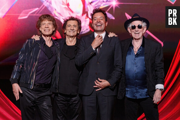 Les membres du groupe des Rolling Stones, Ronnie Wood, Mick Jagger, et Keith Richards avec Jimmy Fallon lors du lancement de lors dernier album "Hackney Diamonds" à Londres, Royaume Uni, le 6 septembre 2023.