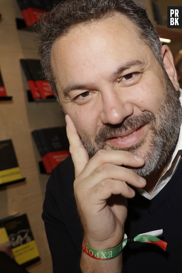 Bruce Toussaint - Festival du Livre de Paris 2023 au Grand Palais Éphémère à Paris le 22 avril 2023. © Cedric Perrin / Bestimage