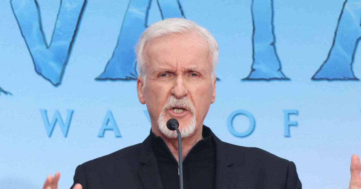 James Cameron lors de cérémonie de pose d'empreintes de mains et de