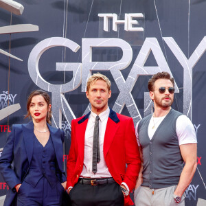 Ana de Armas, Ryan Gosling, Chris Evans à la première du film "The Gray Man" à Berlin, le 18 juillet 2022.