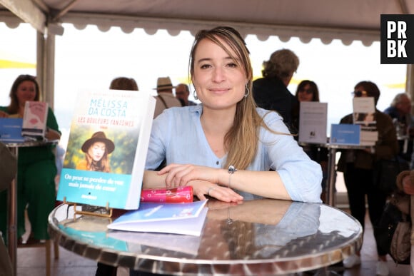 Exclusif - Mélissa Da Costa - "Les douleurs fantômes" - Rendez vous littéraire "La plage aux écrivains" à Arcachon le 1er mai 2022. © Jean-Marc Lhomer/Bestimage 