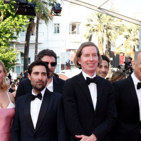 Stephen Park, Jake Ryan, Matt Dillon, Scarlett Johansson, Jason Schwartzman, Damien Bonnard, Wes Anderson, Tom Hanks, Jeffrey Wright, Fisher Stevens - Montée des marches du film « Asteroid City » lors du 76ème Festival International du Film de Cannes, au Palais des Festivals à Cannes. Le 23 mai 2023 © Jacovides-Moreau / Bestimage