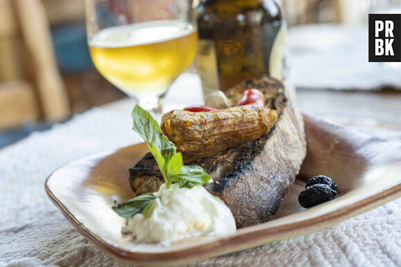 Greek appetizer of stuffed zucchini flowers served with bruschetta and tzatziki sauce in wood bowl, Crete, Greek Islands, Greece, Europe - Photo by Roberto Moiola/robertharding/ANDBZ/ABACAPRESS.COM