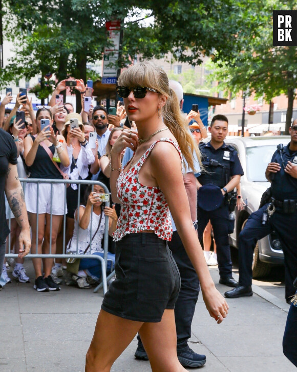 New York, NY - Taylor Swift dons black shorts and a smile as she arrives at Electric Lady Studios in New York City. Pictured: Taylor Swift 