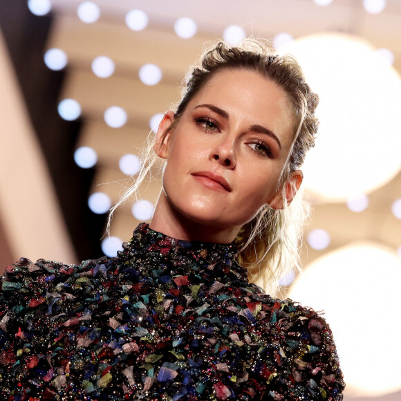 Kristen Stewart - Descente des marches du film « Les crimes du futur » lors du 75ème Festival International du Film de Cannes. Le 23 mai 2022 © Dominique Jacovides / Bestimage 