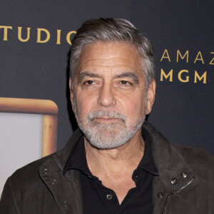 George Clooney à la projection du film "The Boys in the Boat" au Musée d'Art Moderne à New York. Le 13 décembre 2023