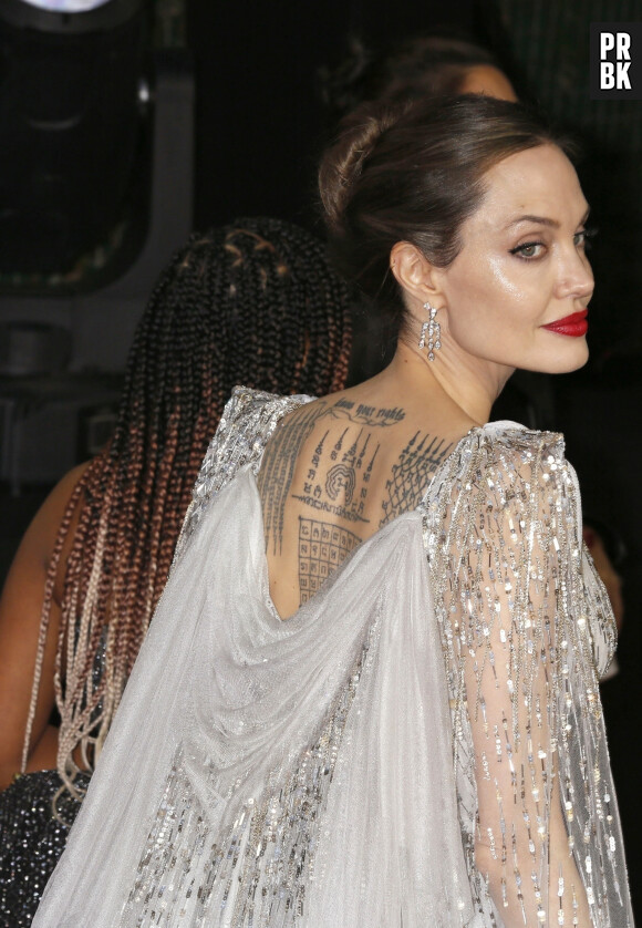 Angelina Jolie et son tatouage dans le dos à Londres, le 9 octobre 2019.