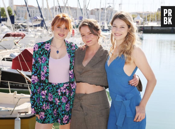 Claire Romain, Axelle Dodier et Florence Coste au photocall de la série "Ici tout commence" lors de la 24ème édition du Festival de la Fiction TV de La Rochelle, France, le 17 septembre 2022. © Patrick Bernard/Bestimage