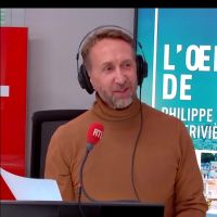 "On va finir en taule..." : Philippe Caverivière choque l'équipe de la matinale de RTL avec son sketch, Yves Calvi et Amandine Bégot ne savent plus où se mettre