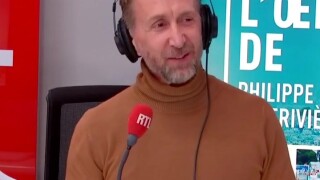 "On va finir en taule..." : Philippe Caverivière choque l'équipe de la matinale de RTL avec son sketch, Yves Calvi et Amandine Bégot ne savent plus où se mettre