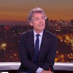 "Tu en as rien à f*utre ?!" : Yann Barthès reprend un chroniqueur de Quotidien en direct sur TMC après une erreur