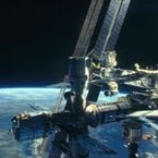Après une fin choquante (quasiment improvisée), la meilleure série de science-fiction de 2024 aura-t-elle une suite ? Le créateur se confie