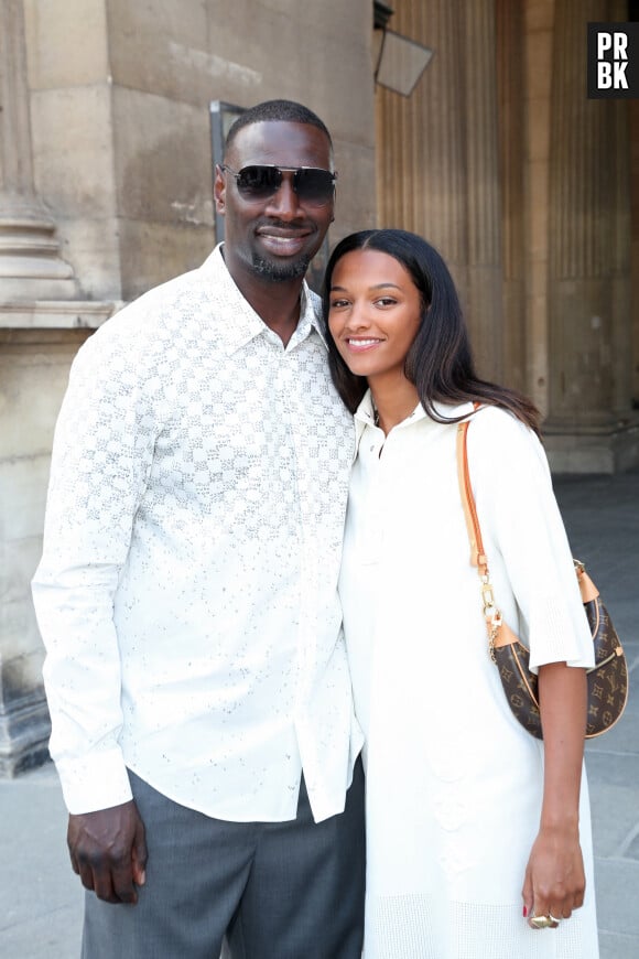 Omar Sy et sa fille Selly lors du défilé de mode Homme printemps-été 2023 Louis Vuitton dans la cour Carrée du Louvre à Paris, France, le 23 juin 2022. © Bertrand Rindoff/Bestimage