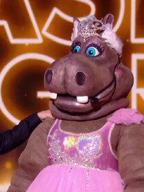 Mask Singer 2024 : comme Inès Reg, tout le monde a déjà démasqué l'Hippopotame... C'est un célèbre acteur !
