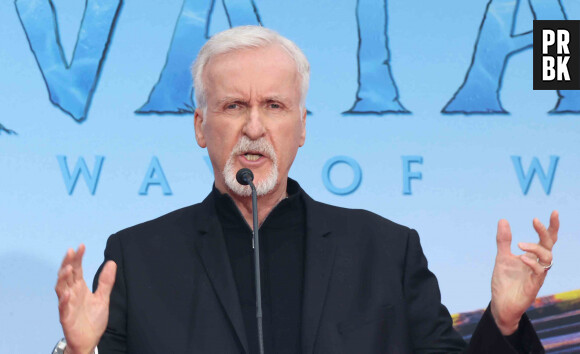 James Cameron lors de cérémonie de pose d'empreintes de mains et de pieds de J. Cameron et J. Landau, au TCL Chinese Theater à Los Angeles, le 12 janvier 2023.