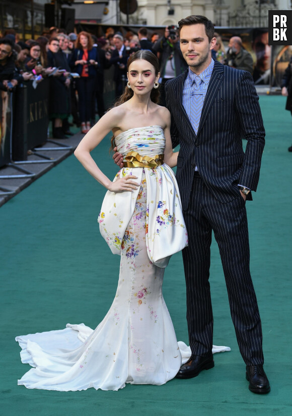 Lily Collins et Nicholas Hault - Avant première du film "Tolkien" au cinéma Curzon Mayfair à Londres, le 29 avril 2019.