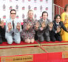 Johnny Galecki, Jim Parsons, Kaley Cuoco, Simon Helberg, Kunal Nayyar, Mayim Bialik, Melissa Rauch - Les acteurs de The Big Bang Theory laissent leurs empreintes sur le ciment lors d'une cérémonie au Chinese Theatre à Hollywood, Los Angeles, le 1er mai 2019.